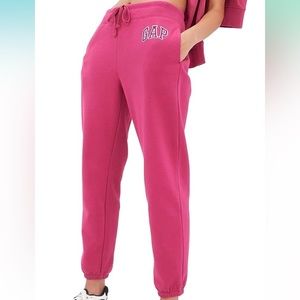Gap Women’s Logo Fleece Joggers